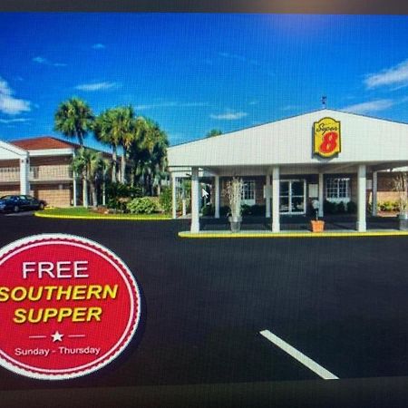 Super 8 By Wyndham Lake City Buitenkant foto