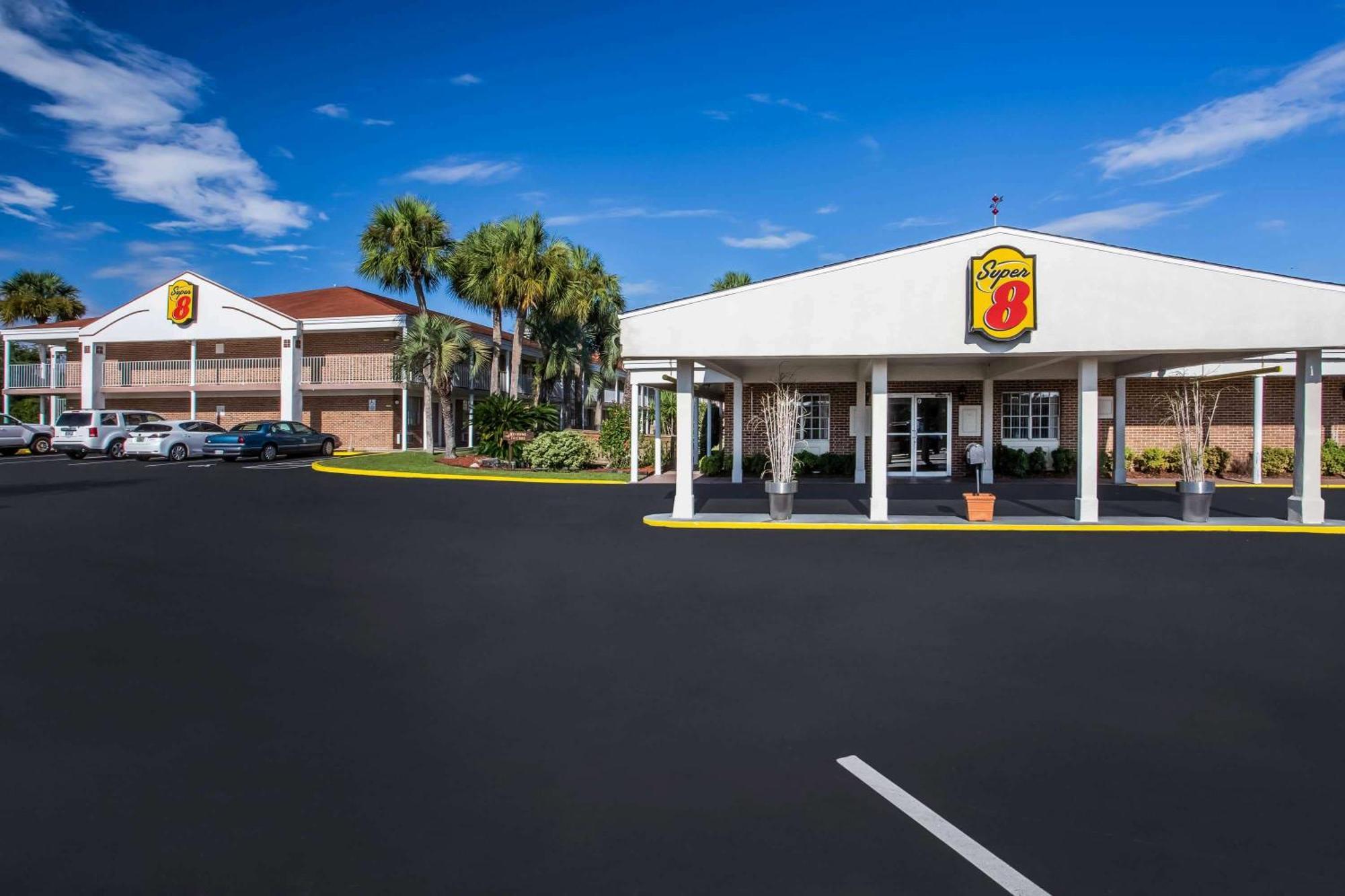 Super 8 By Wyndham Lake City Buitenkant foto