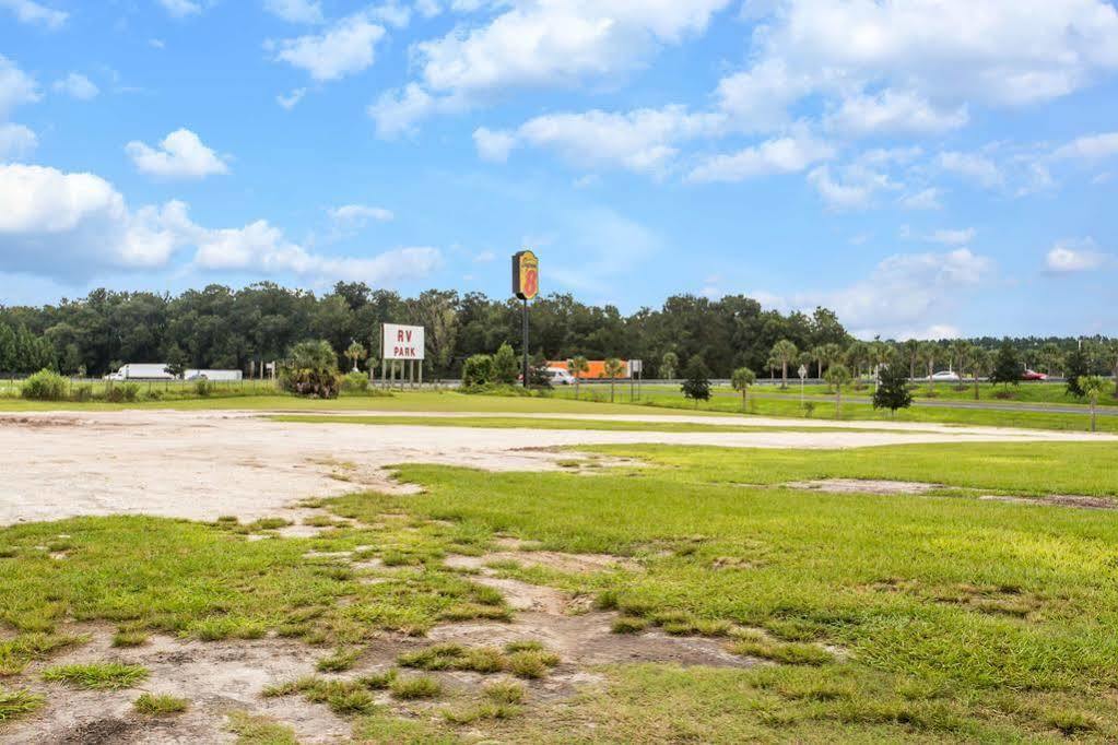 Super 8 By Wyndham Lake City Buitenkant foto